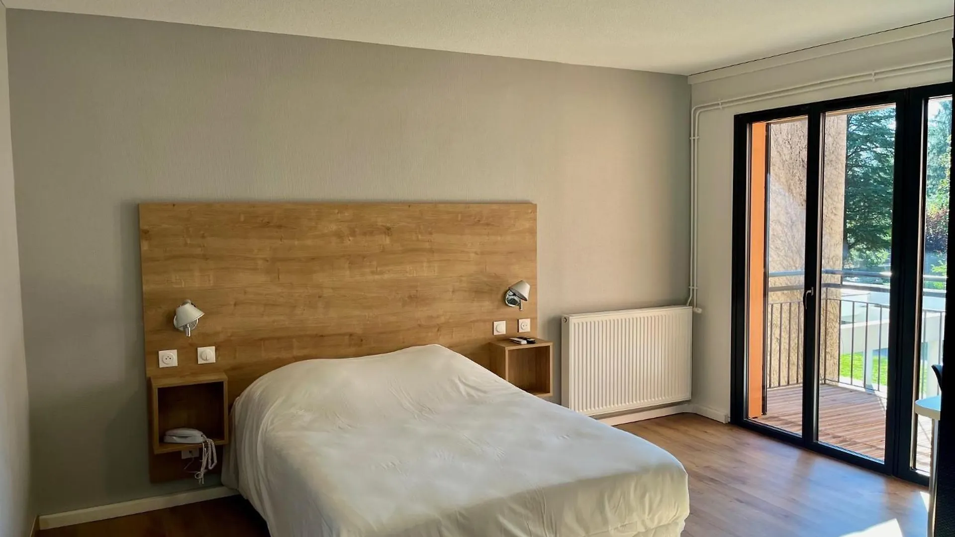 Les Cimes Du Mont Royal Hotel Montrejeau 3*,